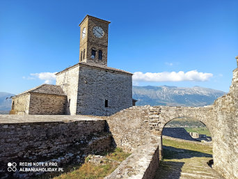 Zegar na wieży zamkowej w Gjirokastrze, Wycieczki Albania, 