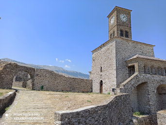 Wieża zegarowa na zamku Gjirokaster